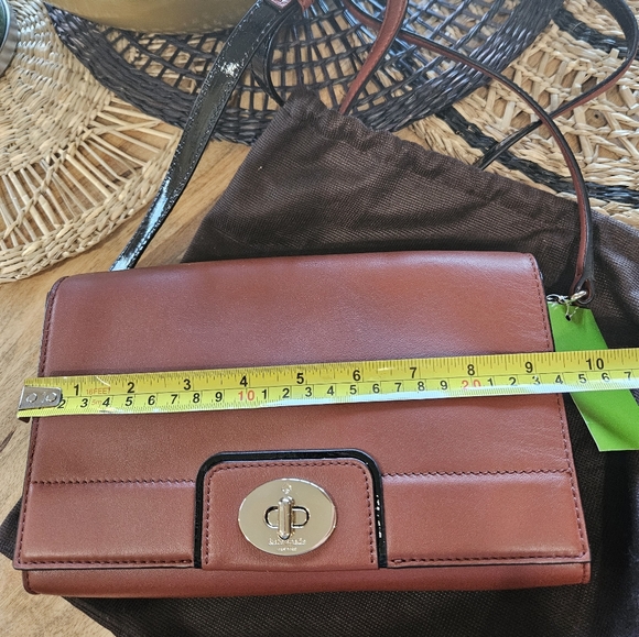 Kate Spade Hampton Road Juliana crossbody, gold turn lock purse - Picture 3 of 10